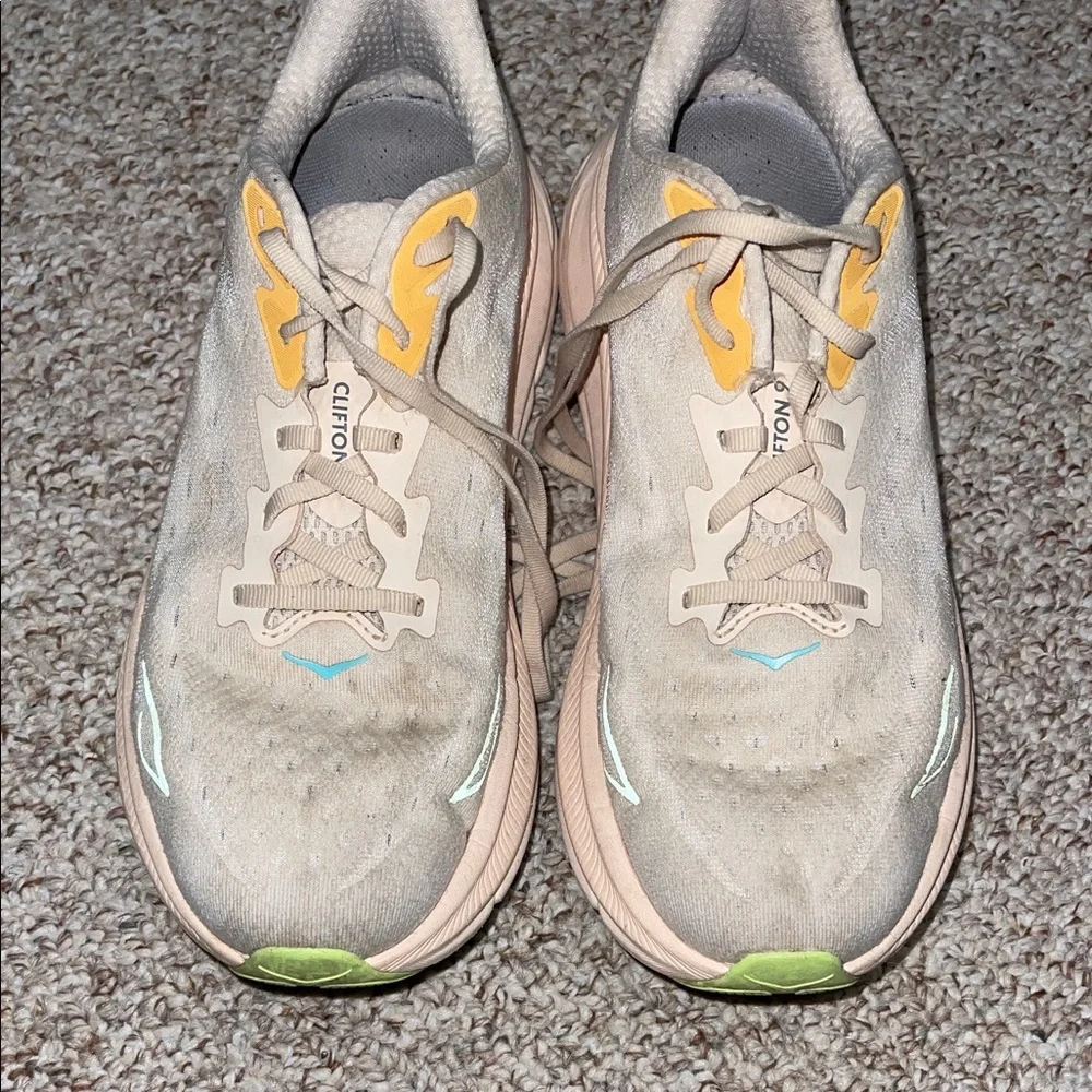 ⭐️sold⭐️ HOKA Women's Clifton Light Pink Running Shoes - Picture 2 of 9